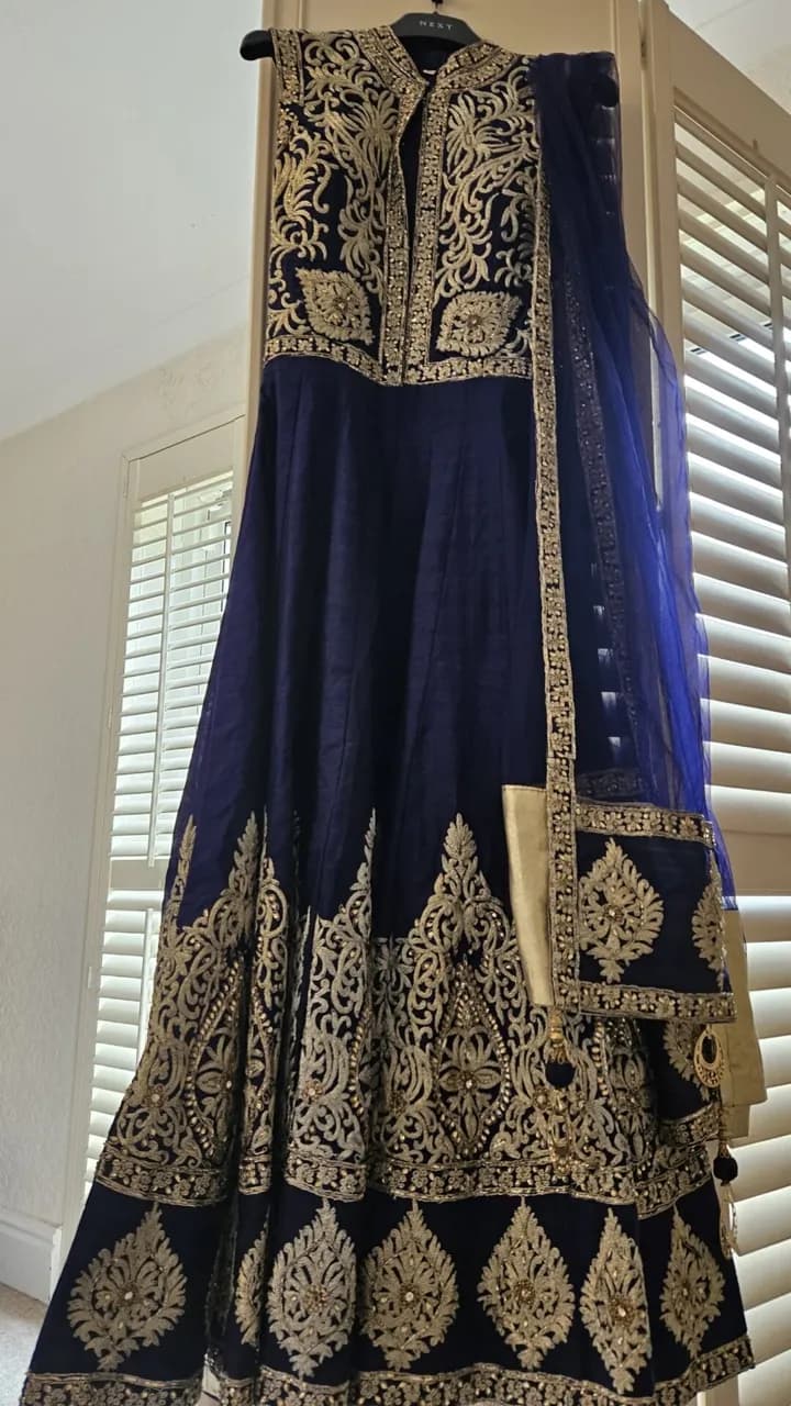 Navy & Gold — image 1