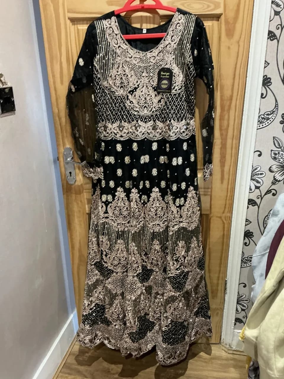 black and silver suit , long with chunni and pants — image 1