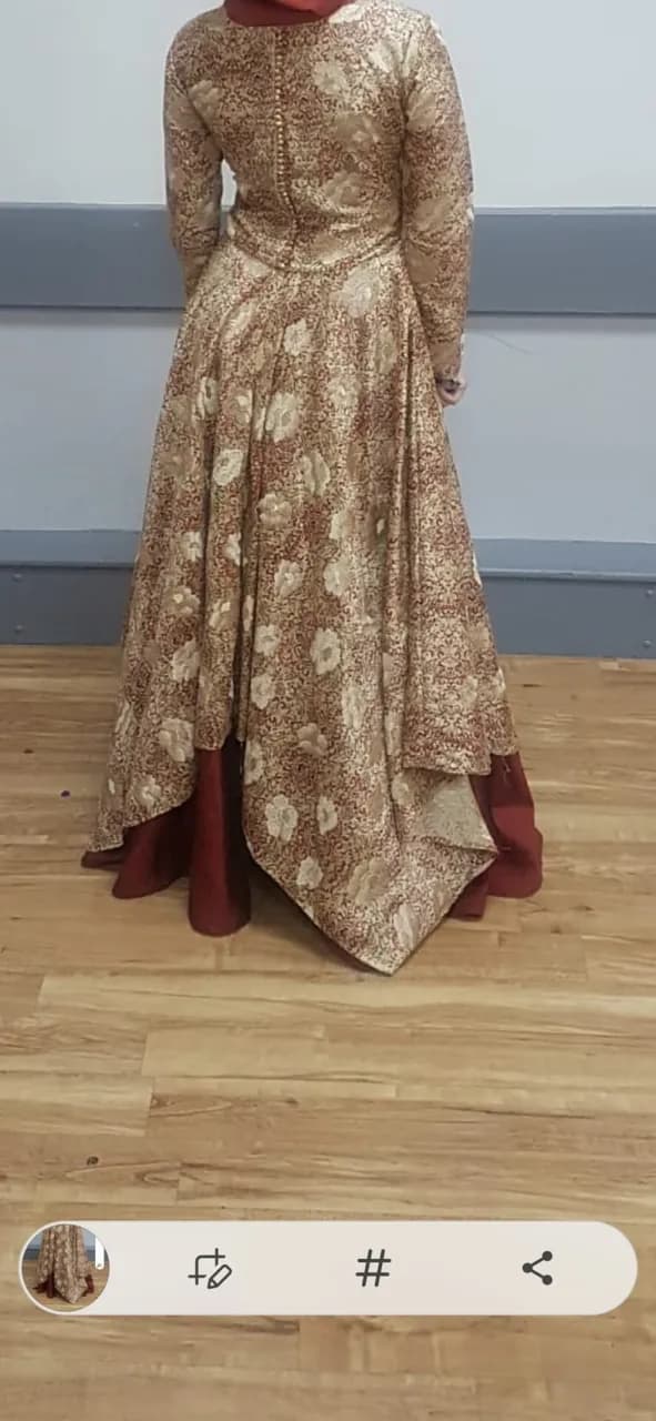 Red- Cream Floral Outfit — image 1