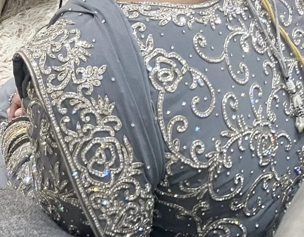BRIDAL NIKAAH ALL EMBROIDERYSAREE BOUGHT FOR £300 — image 1