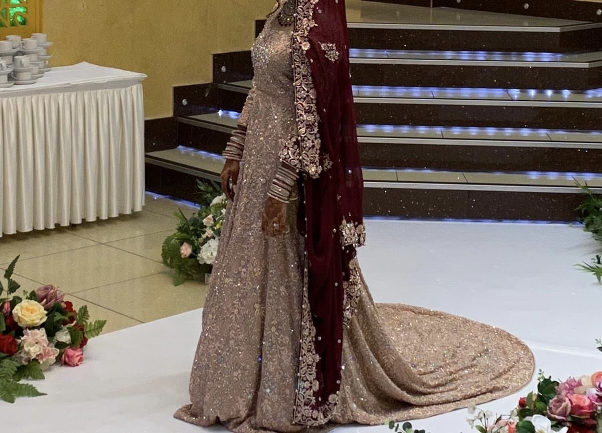 Bridal wedding gown — image 1