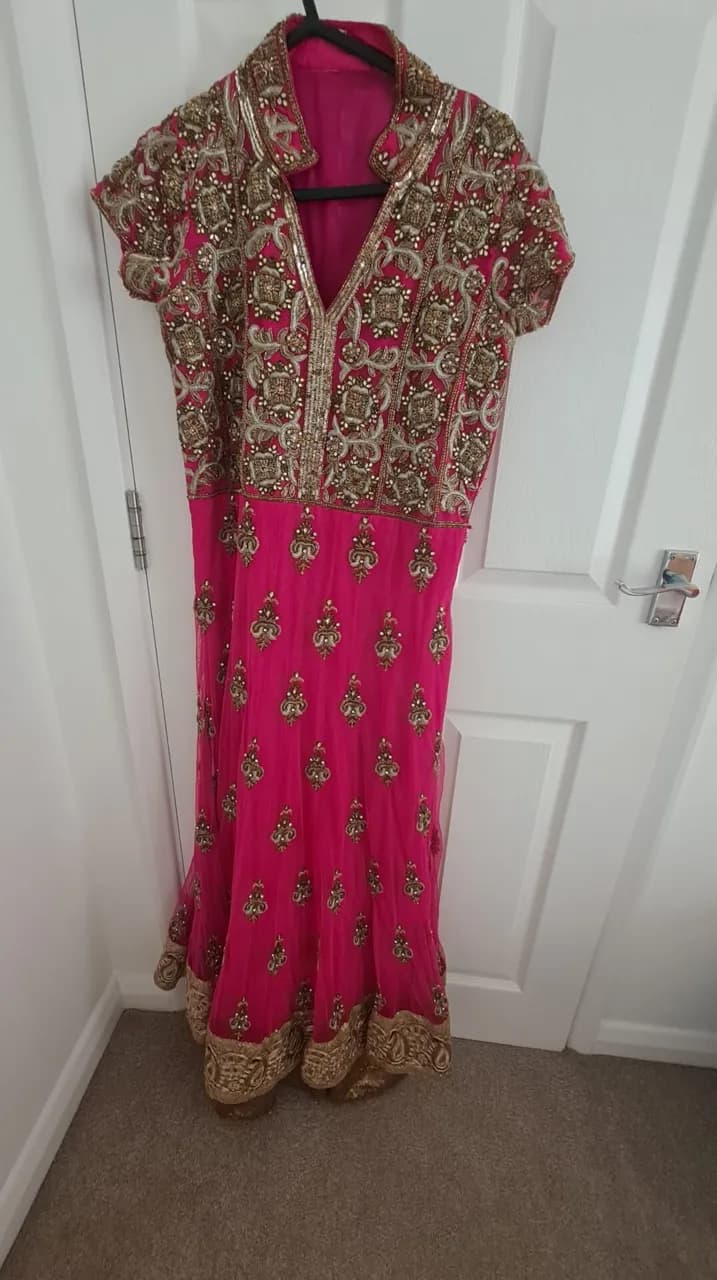 Beautiful pink wedding outfit — image 1