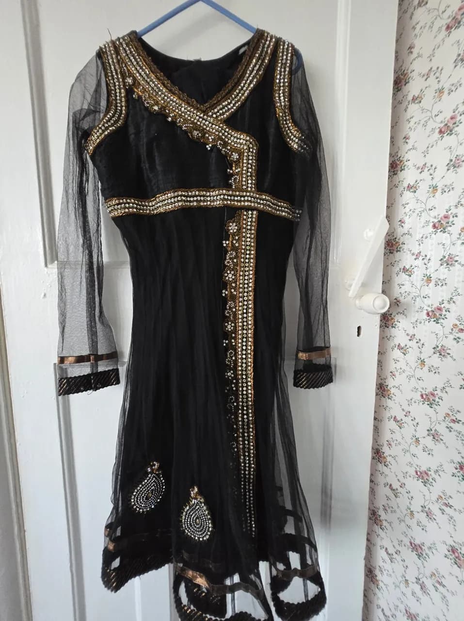 Black and gold suit — image 1