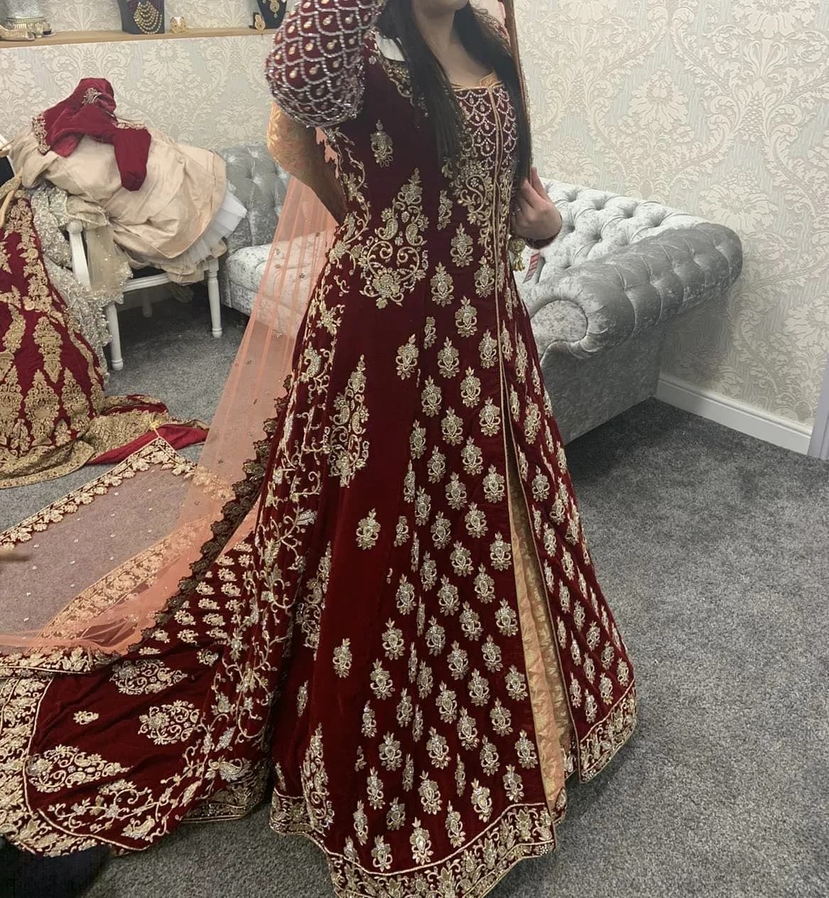 Bridal Dress with gold and silver embroidery — image 1