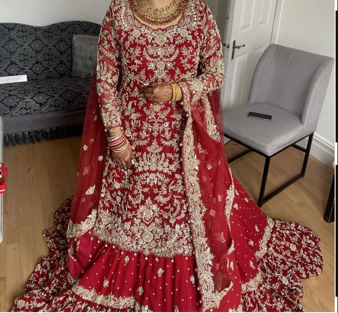 red bridal lehnga — image 1