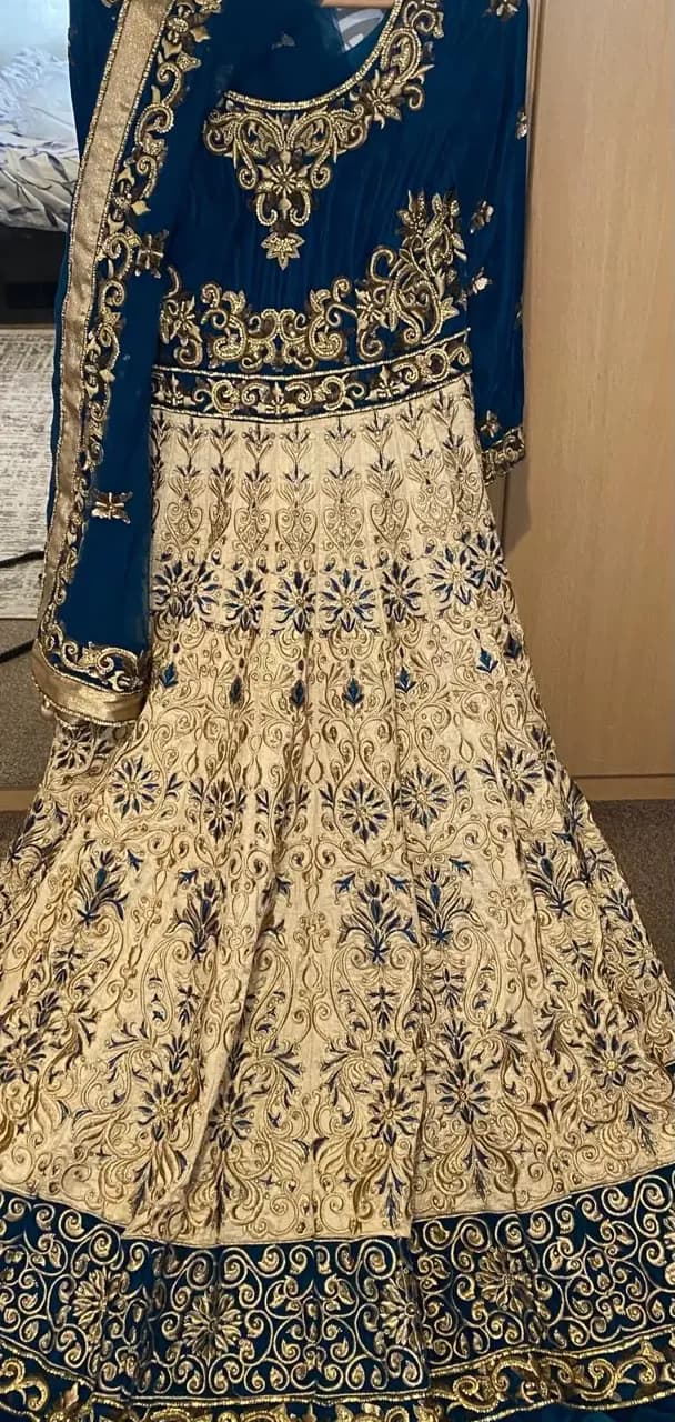 Wedding dress — image 1