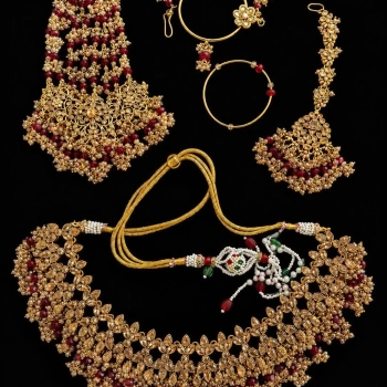 Bridal red and gold jewellery