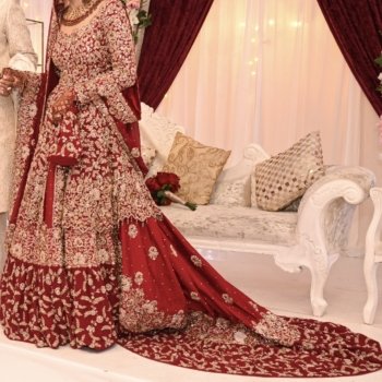 Pakistani bridal lengha, jewellery & bouquet for sale