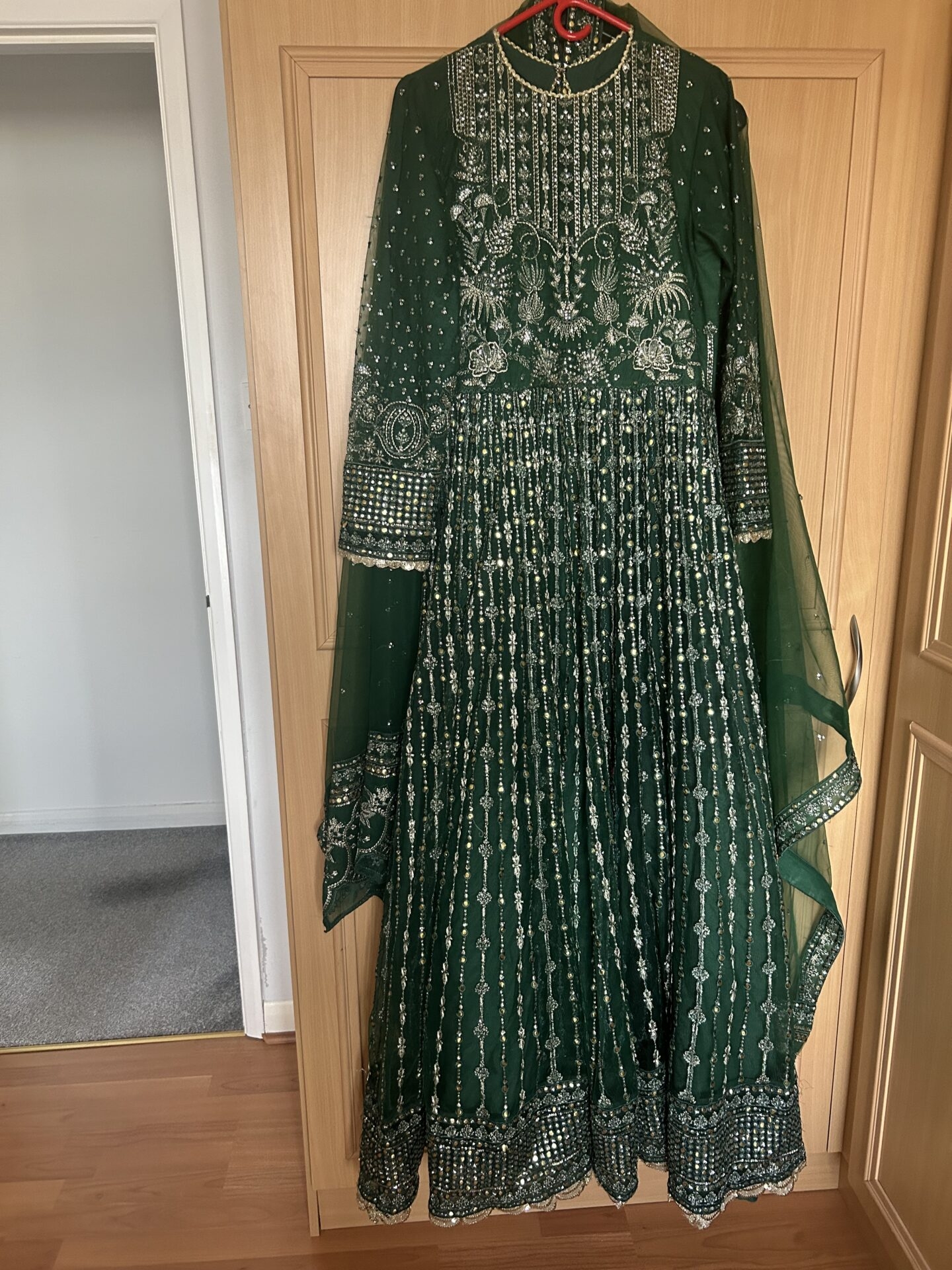 ALFROZEH INDIAN WEDDING OUTFIT