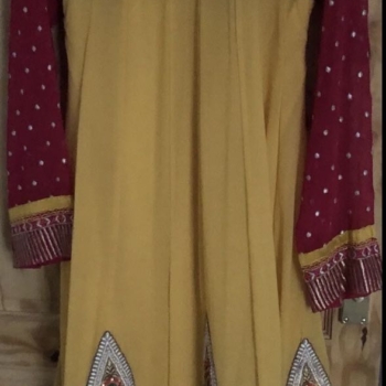 Mehndi outfit medium size