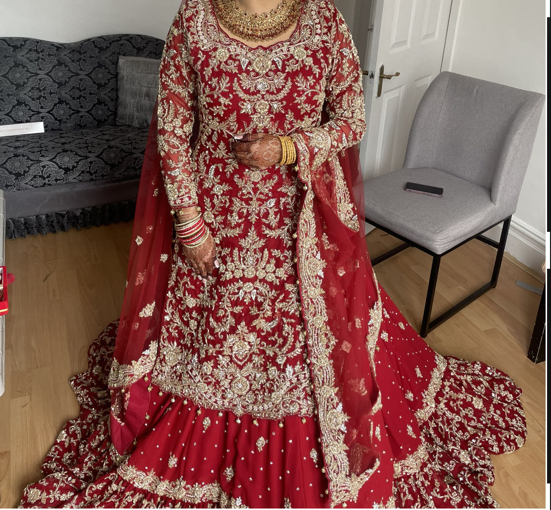 red bridal lehnga