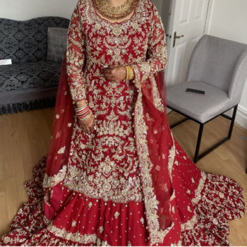 red bridal lehnga